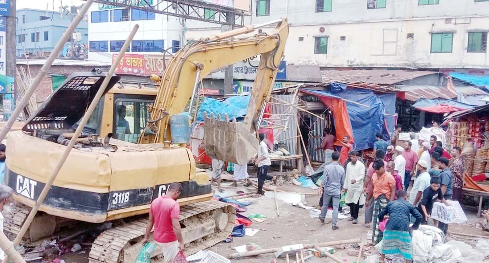 চান্দিনা-বাগুর বাসস্ট্যান্ডে তৃতীয়বার অবৈধ স্থাপনা উচ্ছেদ