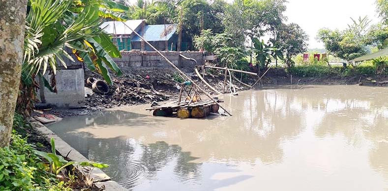 <span class="entry-title-primary">ঝুঁকিতে সরকারি রাস্তা ও রিটেইনিং ওয়াল</span> <span class="entry-subtitle">চান্দিনায় রাস্তার পাশবর্তী পুকুর থেকে বালু উত্তোলন!</span>