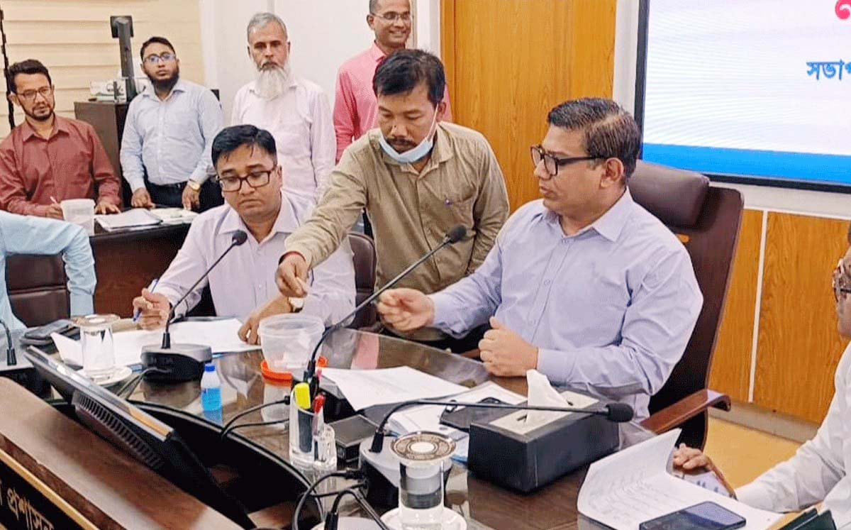 কুমিল্লা জেলা প্রশাসনে লটারির  মাধ্যমে ৫৭ কর্মচারীর বদলি