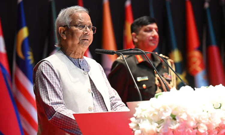 আগামী নির্বাচনে ঐতিহাসিক ভূমিকা পালনে সশস্ত্র বাহিনীকে প্রধান উপদেষ্টার আহ্বান