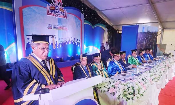 কুমিল্লায় সিসিএন বিজ্ঞান ও প্রযুক্তি বিশ্ববিদ্যালয়ের দ্বিতীয় সমাবর্তনে  উপদেষ্টা ব্রিগেডিয়ার জেনারেল (অব.) এম সাখাওয়াত হোসেন