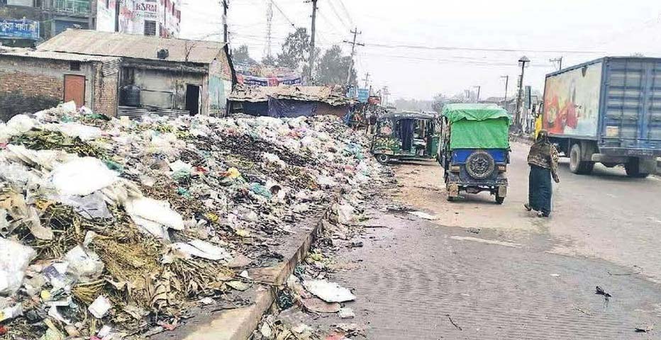<span class="entry-title-primary">দুর্গন্ধে অতিষ্ঠ স্থানীয় এলাকাবাসীসহ মহাসড়কে চলাচলকারী যাত্রী সাধারন</span> <span class="entry-subtitle">মনোহরগঞ্জের বিভিন্ন স্থানে মহাসড়কের পাশে  বছরের পর বছর ধরে ফেলা হচ্ছে ময়লা</span>