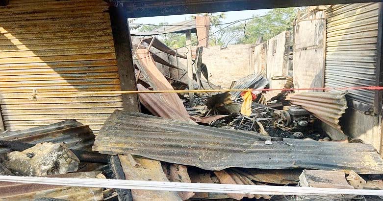 নাঙ্গলকোটের বাঙ্গড্ডা বাজারে ভয়াবহ অগ্নিকান্ডে কোটি টাকার ক্ষতি
