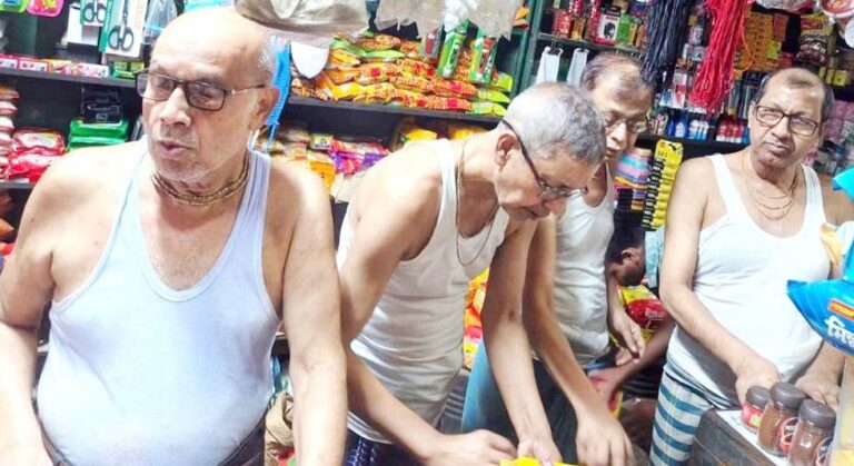 একটি যৌথ পরিবারের রান্নাও এক হাঁড়িতে  ছয় ভাই অর্ধশত বছর ধরে এক ছাতার নীচে